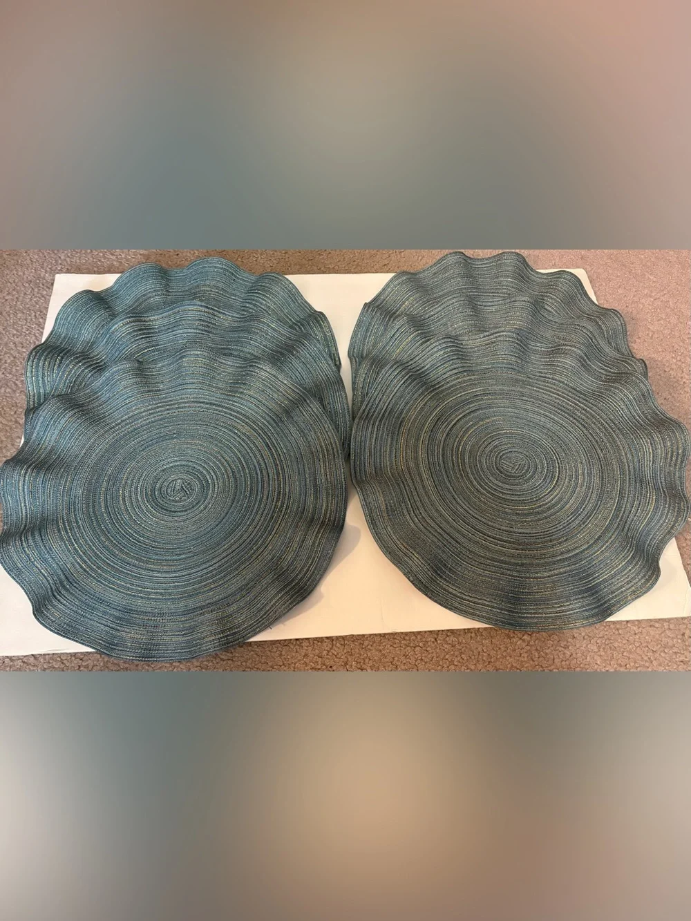 Pier 1 Imports Variegated Scalloped Round Placemats (6)